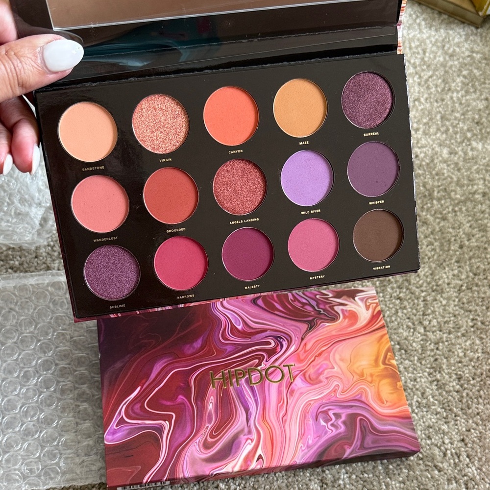HipDot Eyeshadow Palette - Bold and Beautiful Shades